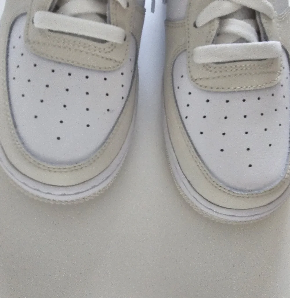 Nike Air Force 1 LV8